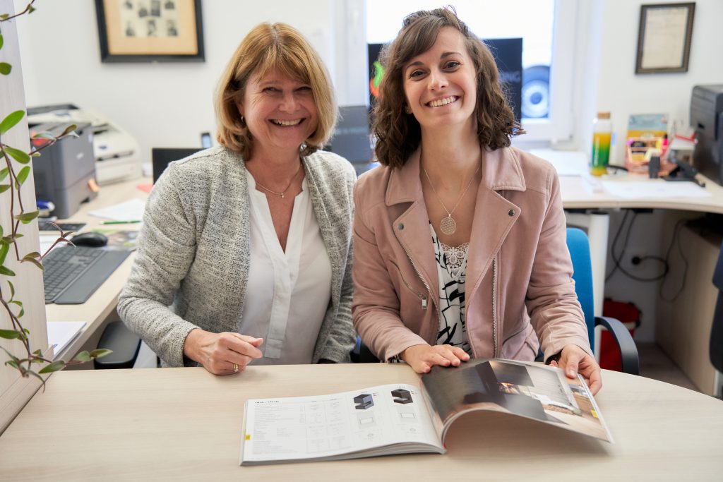 Beratung im Büro - Angela und Alexandra Pointner