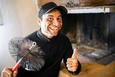 Zuständiger Kaminkehrer bei Heizkamin-Abnahme